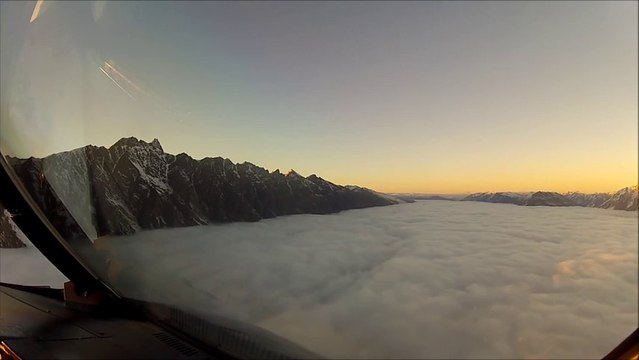 Vue du cockpit d'un avion - atterrissage en Nouvelle-Zélande : MAGNIFIQUE.