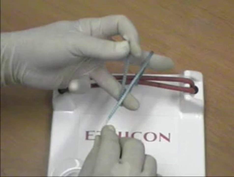 One_handed_surgical_knot