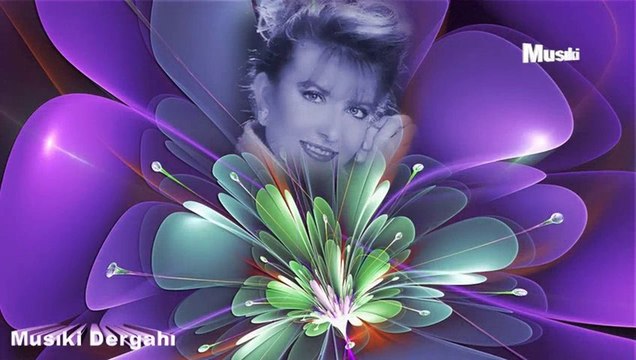 Ayşegül Durukan ♫ Ellere uzaktan bak bana yakın gel.HD