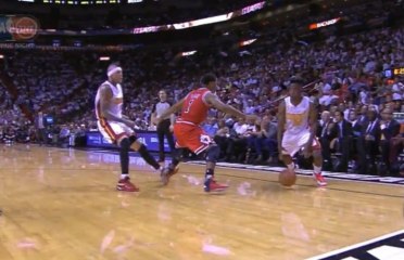 Norris Cole crosse Derrick Rose et enchaîne un jump shot