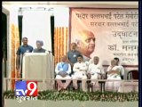 Manmohan, Modi share dais, cross swords over Sardar Patel - Tv9 Gujarat