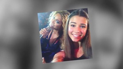Beyonce pose au beau milieu d'une chanson avec une fan