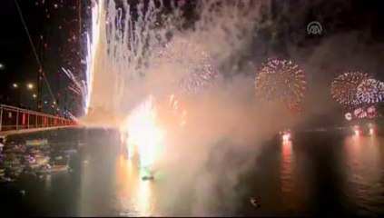 Boğazda nefes kesen gösteri