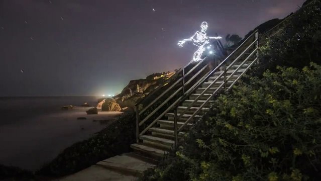 Light Goes On : Squelette Skateur iIluminé - Court-métrage stop motion!