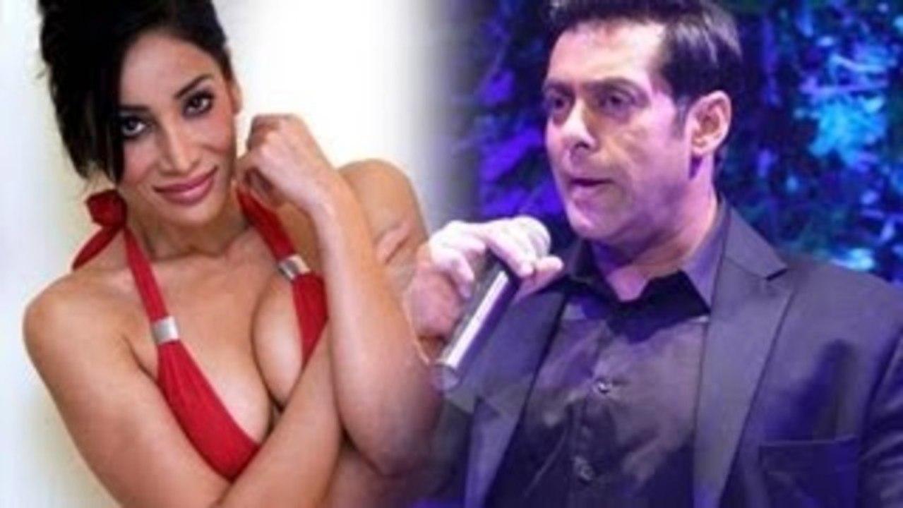 Bigg Boss 7 - Bombshell Sofia Hayat's Entry In The House