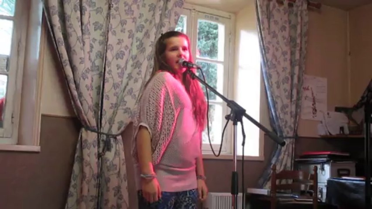 Lola Reva Chante "parler à mon père"