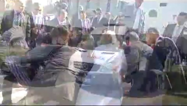 Yaşlı kadın Meclis'te sinir krizi geçirdi