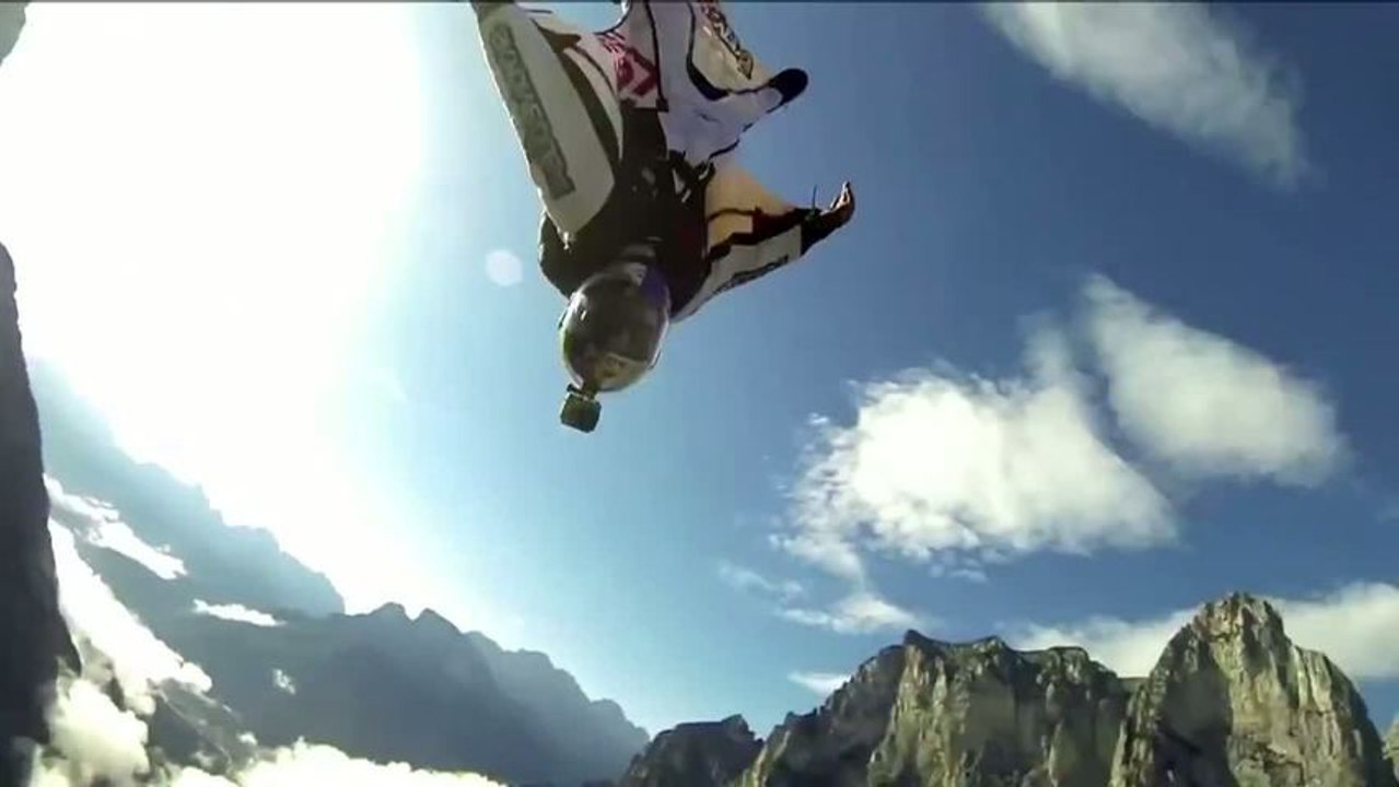 Petit vol au dessus de l'Italie en wingsuit