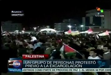 Liberan a 26 presos palestinos en Cisjordania