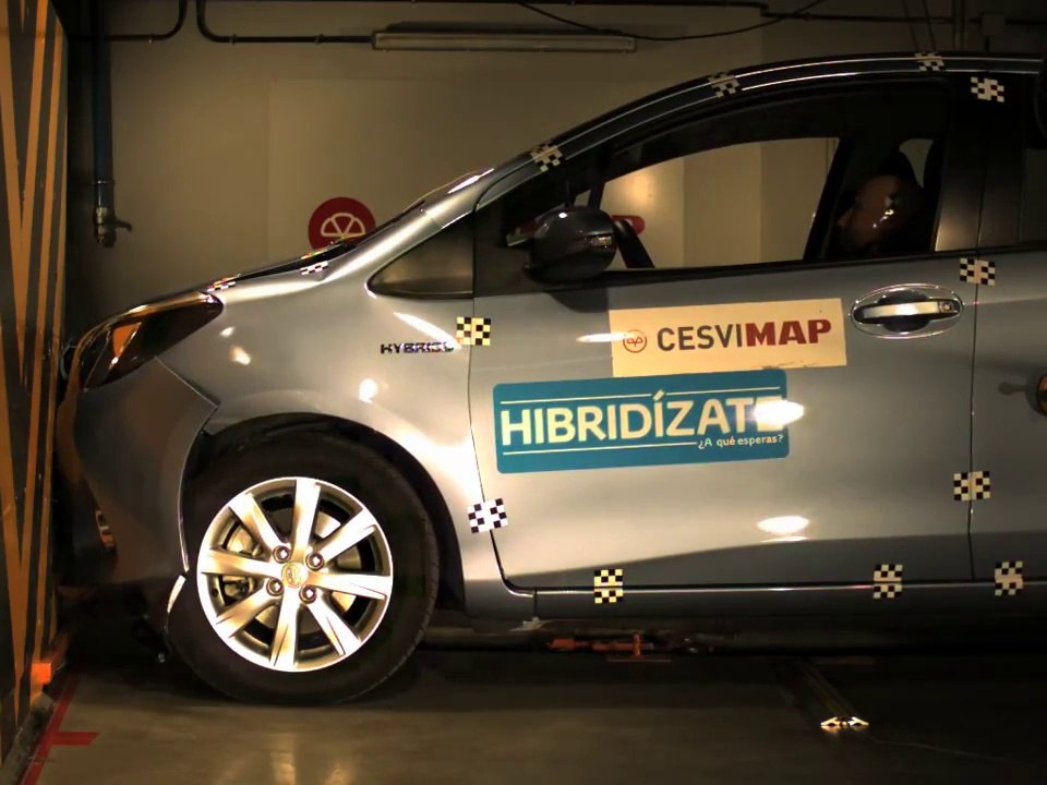 Toyota Yaris Híbrido - Crash test delantero 15 km/h