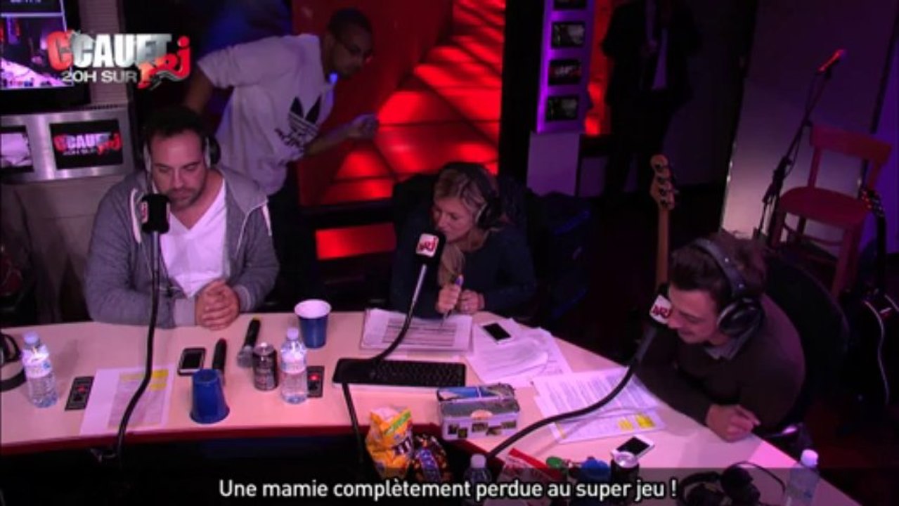 Une mamie complètement perdue au super jeu !