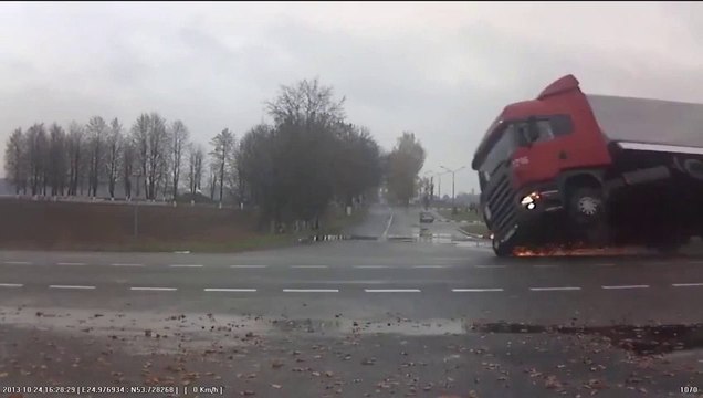 Truck Flip - Amazing truck crash!!