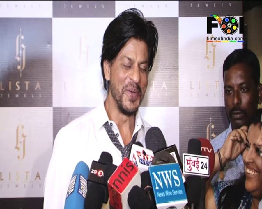 Tired Shahrukh Khan At A Store Launch