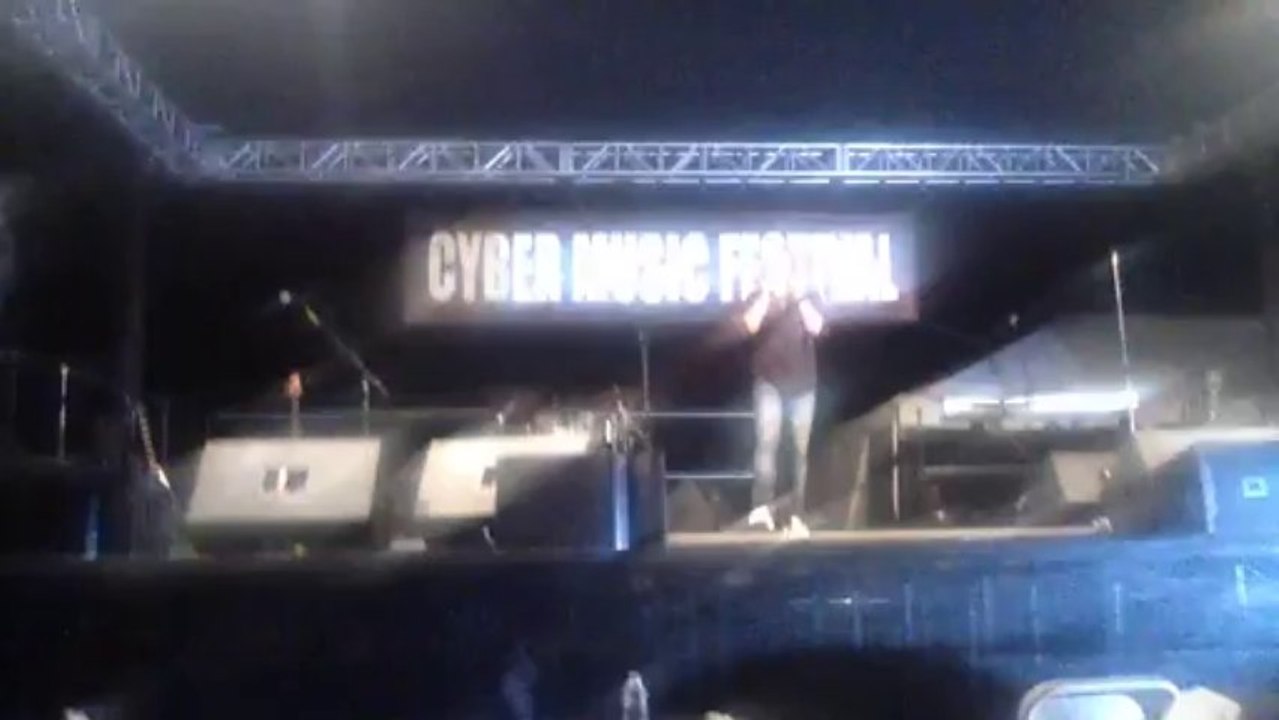 Deandre Brackensick Cyber Music Festival 2013 Too Good To Be True, How Many Drinks, I wanna Love you!!