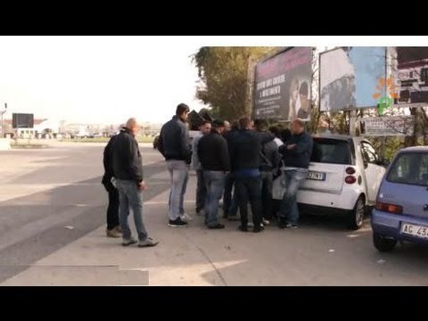 Gricignano (CE) - Us Navy, protestano i lavoratori della ditta di pulizie (30.10.13)