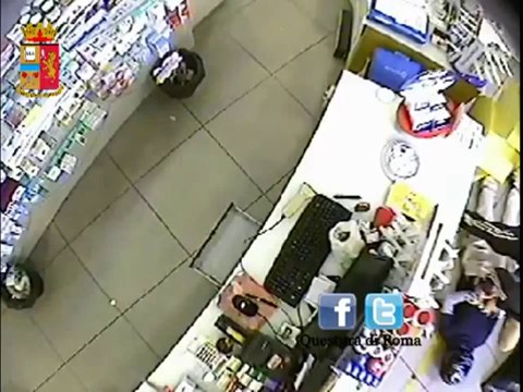 Roma - Rapinano farmacia, arrestati dalla polizia (30.10.13)