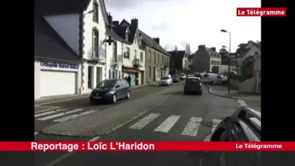 Pont-de-Buis (29). Embouteillage au centre-ville