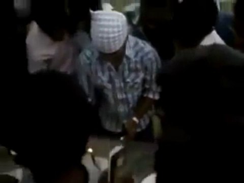 Souffler les bougies et prendre feu! FAIL de l'année!