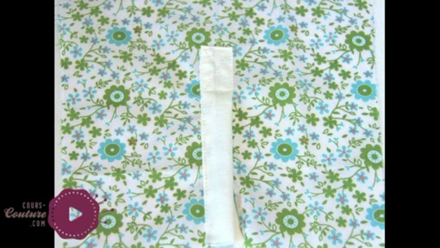 Cours de couture - apprendre à coudre le bas d'une manche de chemisier ourlée - Tuto de couture