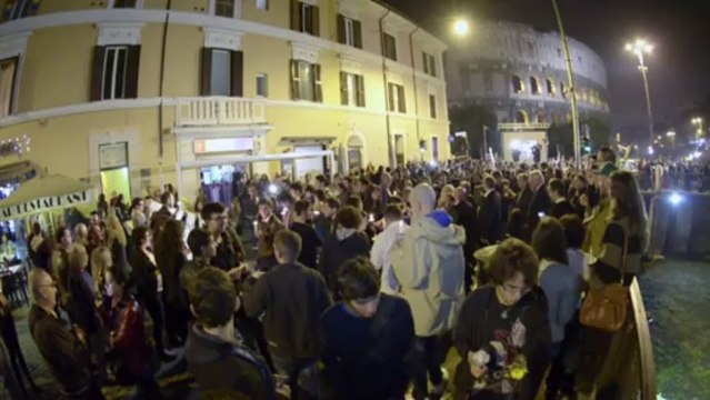 Gay rights activists hold cande-lit vigil in Rome