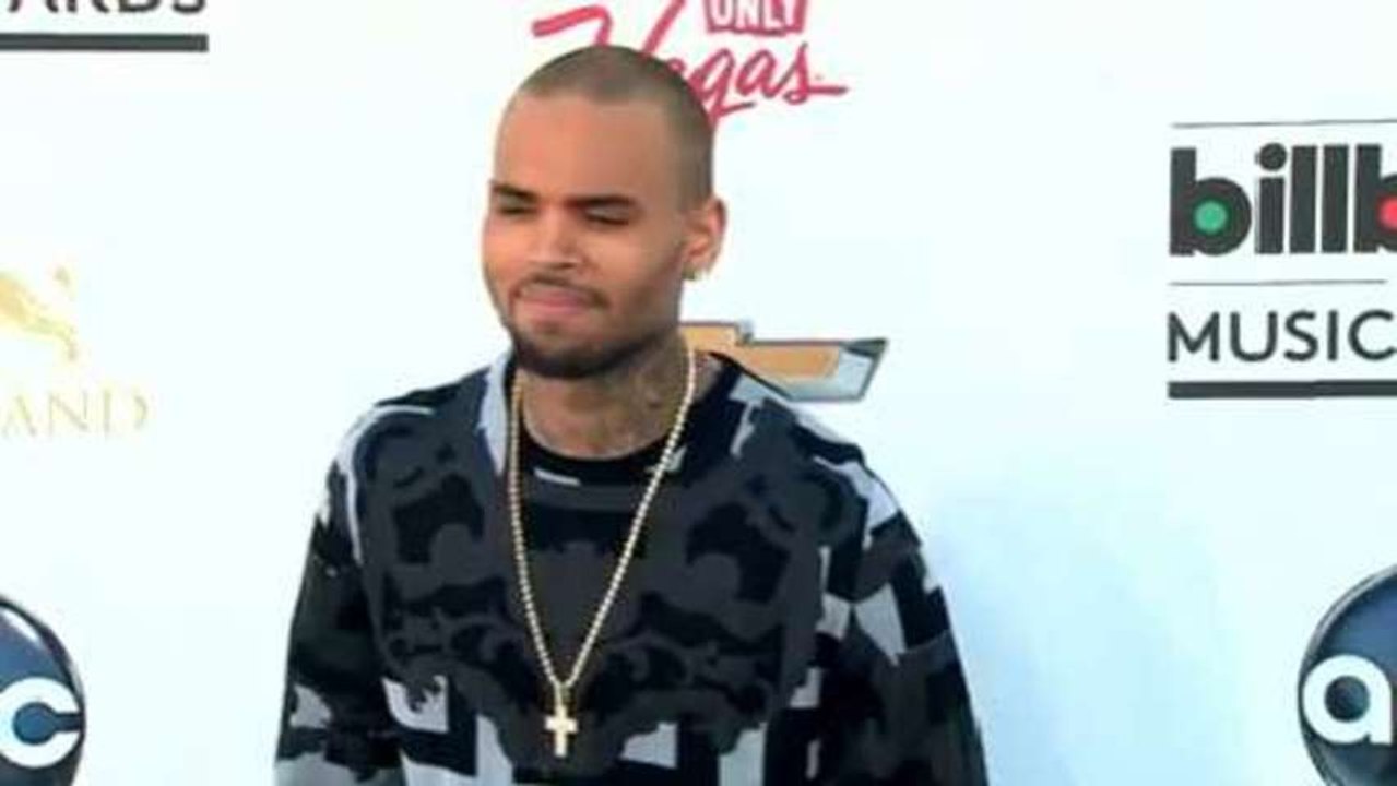 Chris Brown Checks Into Rehab