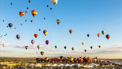 Plus de 700 montgolfières dans le ciel du Nouveau-Mexique