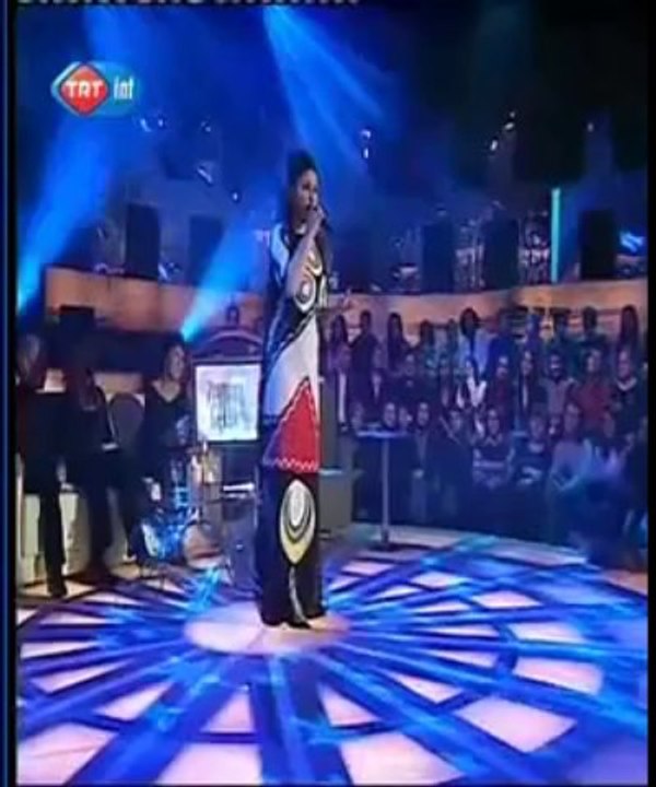 ZARA SENEDE BİR GÜN CANLİ