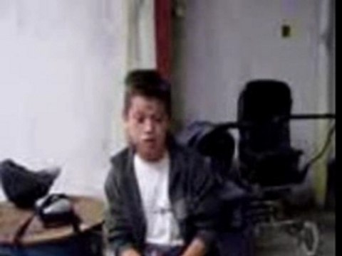- Niño gitano cantando flamenco