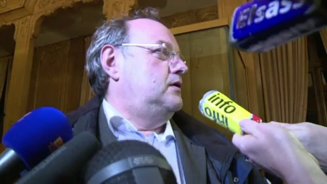 Les larmes du docteur Muller, acquitté du meurtre de sa femme