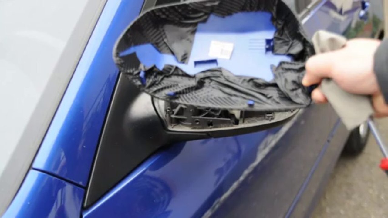 Démonter coque de rétro Mazda 3