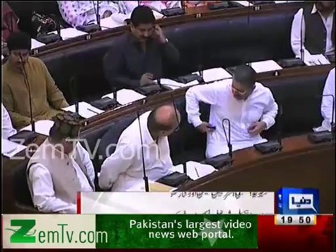 Sharjeel Memon aur Nisar Khoro ne Manzoor Wassan ko Mamuu banadiya