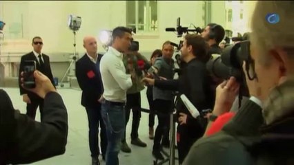 El Ayuntamiento de Madrid deja a Cristiano Ronaldo " en calzoncillos