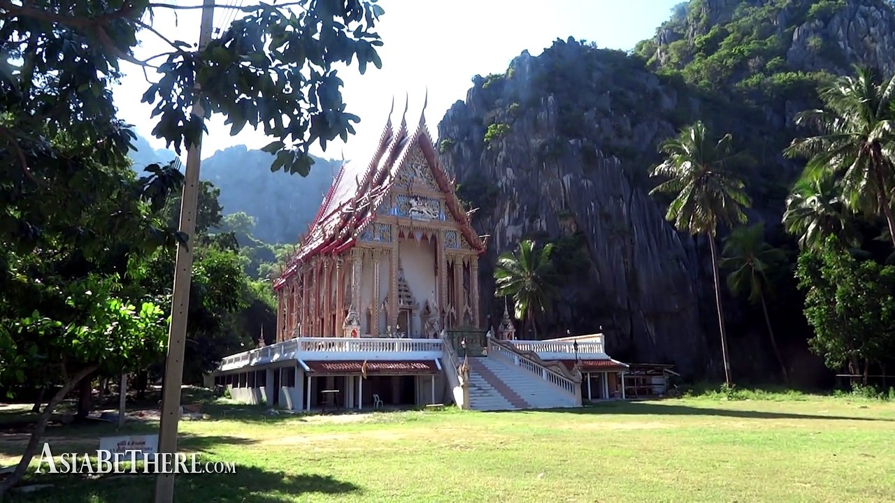 Wat Khao Daeng in Khao Sam Roi Yot National Park