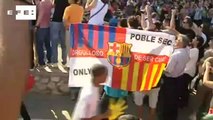 Ao som de Shakira, jogadores do Barça comemoram título em casa.