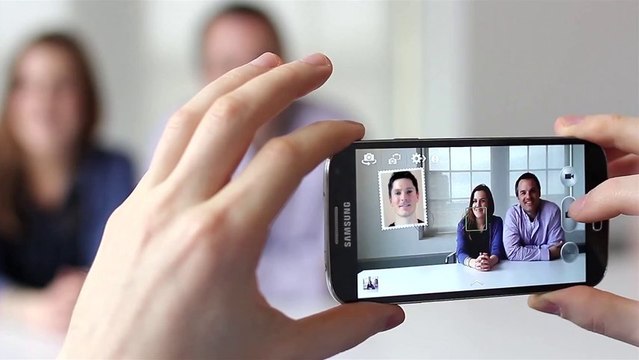 Démonstration du Samsung Galaxy S4 sur le réseau de CellCom - Bell