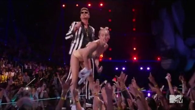 Miley Cyrus And Robin Thicke's VMAs Performance Narrated By David Attenborough