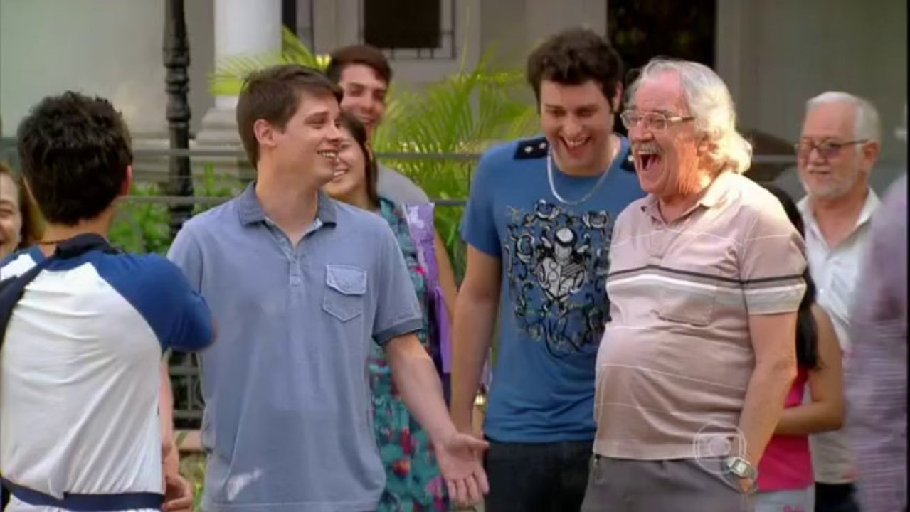 Ben volta para casa, para a alegria dos amigos