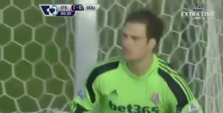 Guarda-redes do Stoke City marca golo aos 13 segundos