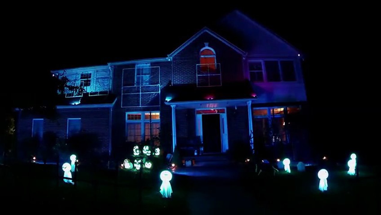 ‘Royals’ By Lorde Halloween Light Show