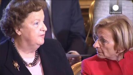 Italian justice minister urged to quit over allegations she got family friend out of jail