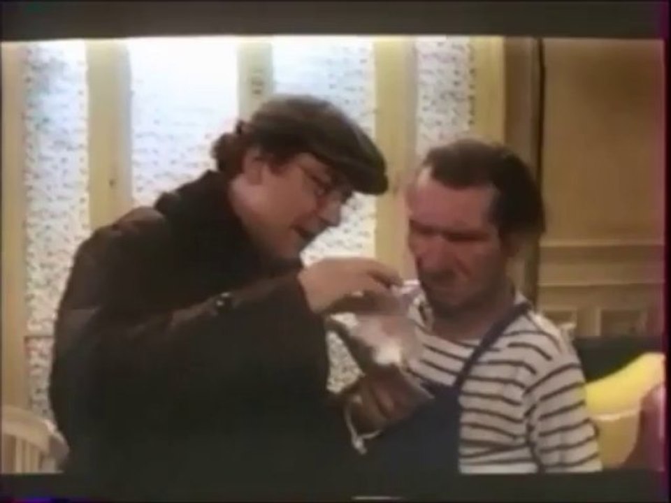 COLUCHE JEAN ROCHEFORT extrait film, Les Veces Etaient Fermes De L'interieur