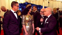 Katy Perry at The Met 2013 - Kristen behind her - HD