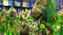 Escolas de samba do grupo especial empolgam o primeiro dia de desfiles no Rio de Janeiro.