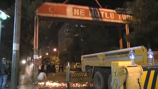Askeri darbe sonrası konulan tabela kaldırıldı