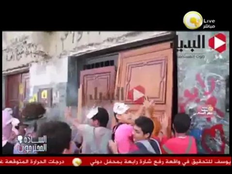 السادة المحترمون: طلاب الإخوان يتلفون المبنى الإداري بجامعة الأزهر