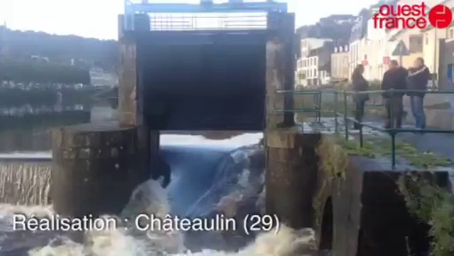 Aulne: le débarrage a débuté - Châteaulin: le pertuis est ouvert.