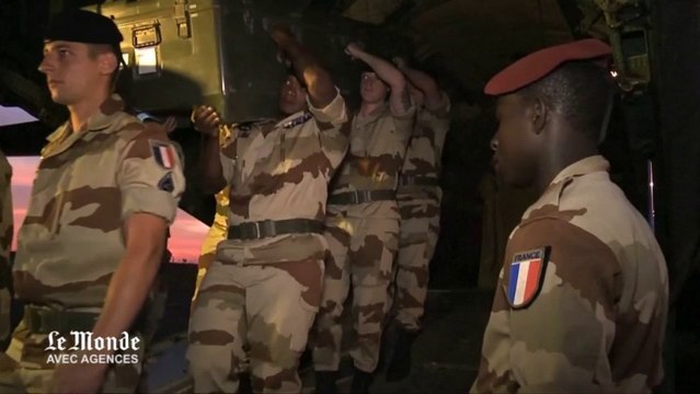 Les corps des deux journalistes français de RFI assassinés ramenés à Bamako