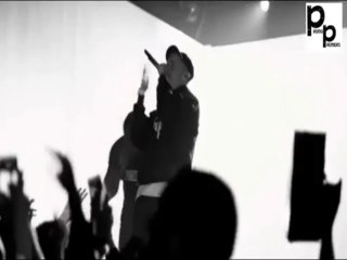 EMINEM performs "RAP GOD" @ YouTube Music Awards 2013 Live in New York