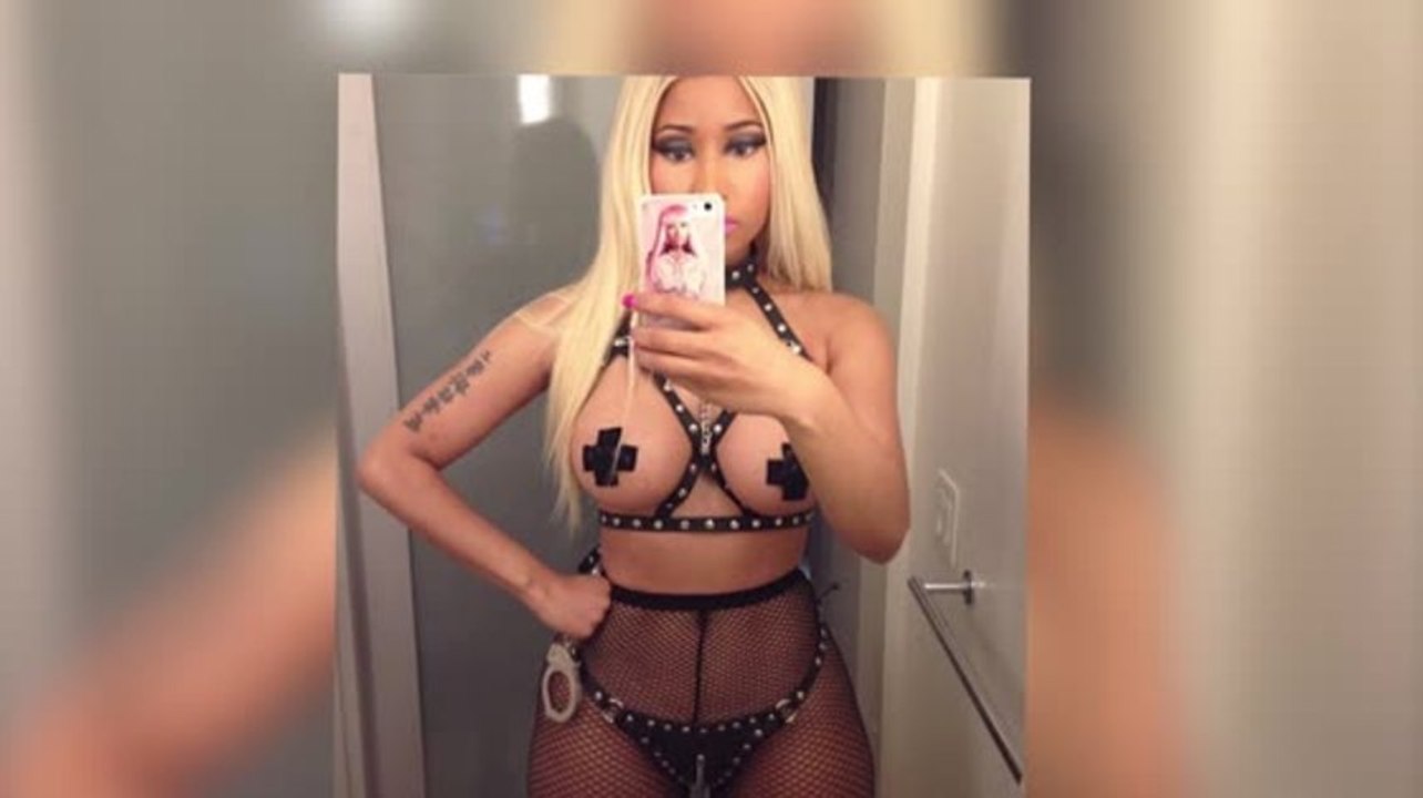 Nicki Minaj postet ein fast nacktes Selfie zu Halloween