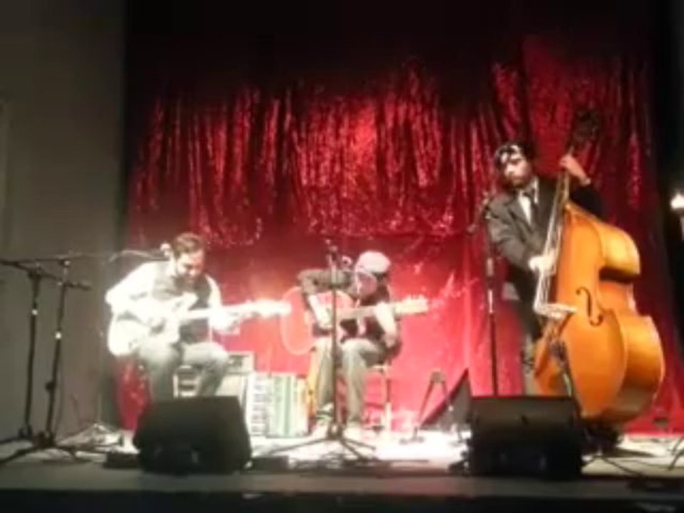 LUCHO CASTILLO & TRES CUERDAS